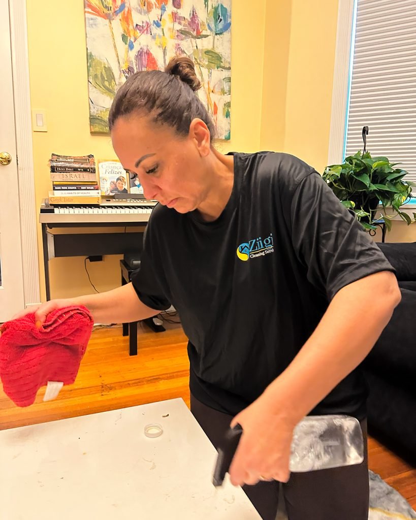 Spotlight on Success: Katia DeOliveira and Ziigi Cleaning Service